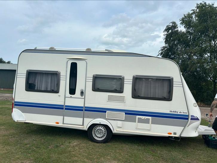 Hobby de luxe 300, Caravans en Kamperen, Caravans, Particulier, tot en met 4, 750 - 1000 kg, Rondzit, Hobby, Omvormbare zithoek
