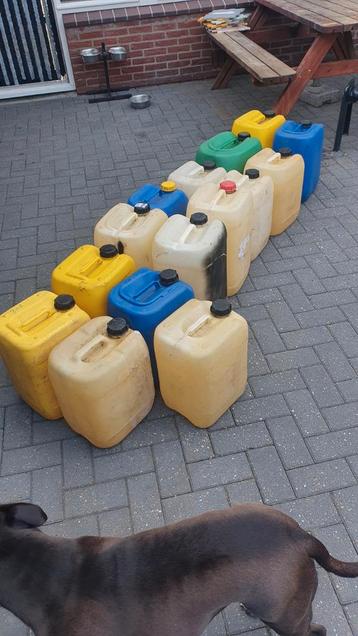 Jerrycans 20 & 25 liter gebruikt ! beschikbaar voor biedingen