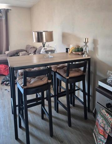 Bartafel met 4 barkrukken en kussens IKEA beschikbaar voor biedingen