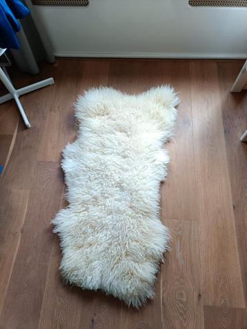 Schapenvacht 105 cm x 55 cm beschikbaar voor biedingen
