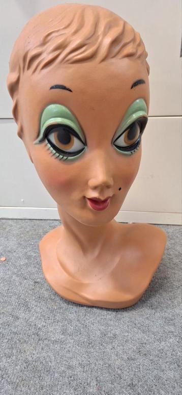 Twiggy hoofd beschikbaar voor biedingen