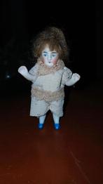 Antiek poppenhuis popje, Antiek en Kunst, Antiek | Speelgoed, Ophalen of Verzenden