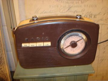 vintage radio beschikbaar voor biedingen