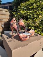 Zomers gebloemde hoge plateau hakken., Overige kleuren, Ophalen of Verzenden, Schoenen met hoge hakken, Gedragen