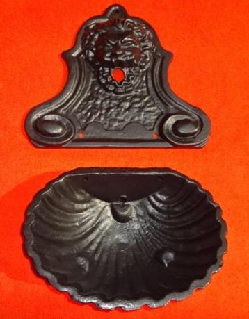 Gietijzeren fontein, muurfontein, staande waterkraan beschikbaar voor biedingen