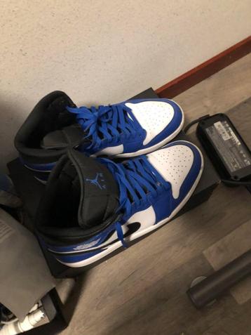 Air Jordan 1 Mid Blue White  beschikbaar voor biedingen