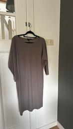 La Dress by Simone taupe maat M Carly met band, Kleding | Dames, Jurken, Maat 38/40 (M), Ophalen of Verzenden, La Dress, Overige kleuren