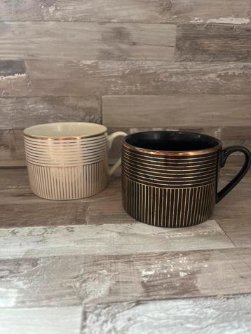 Twee H&M mokken met gouden details beschikbaar voor biedingen