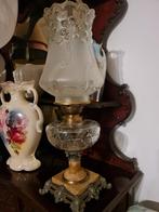 Antieke olielamp met glazen kap, Ophalen