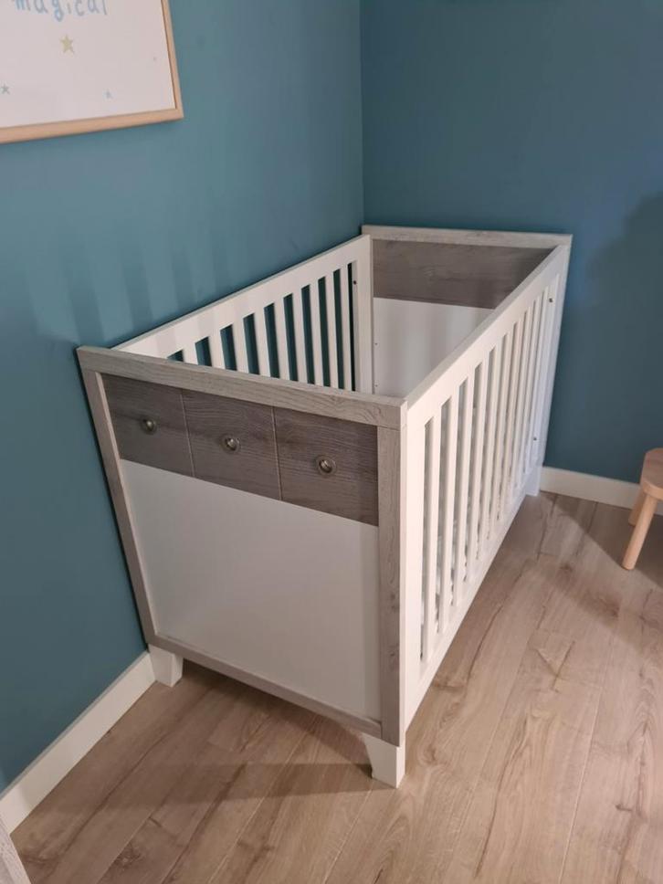 Stoere babykamer compleet ledikant, kast en commode, Kinderen en Baby's, Babywiegjes en Ledikanten, Zo goed als nieuw, Ledikant