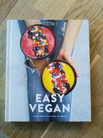 EASY VEGAN, LIVING THE GREENLIFE, SANNE VAN ROOY. beschikbaar voor biedingen