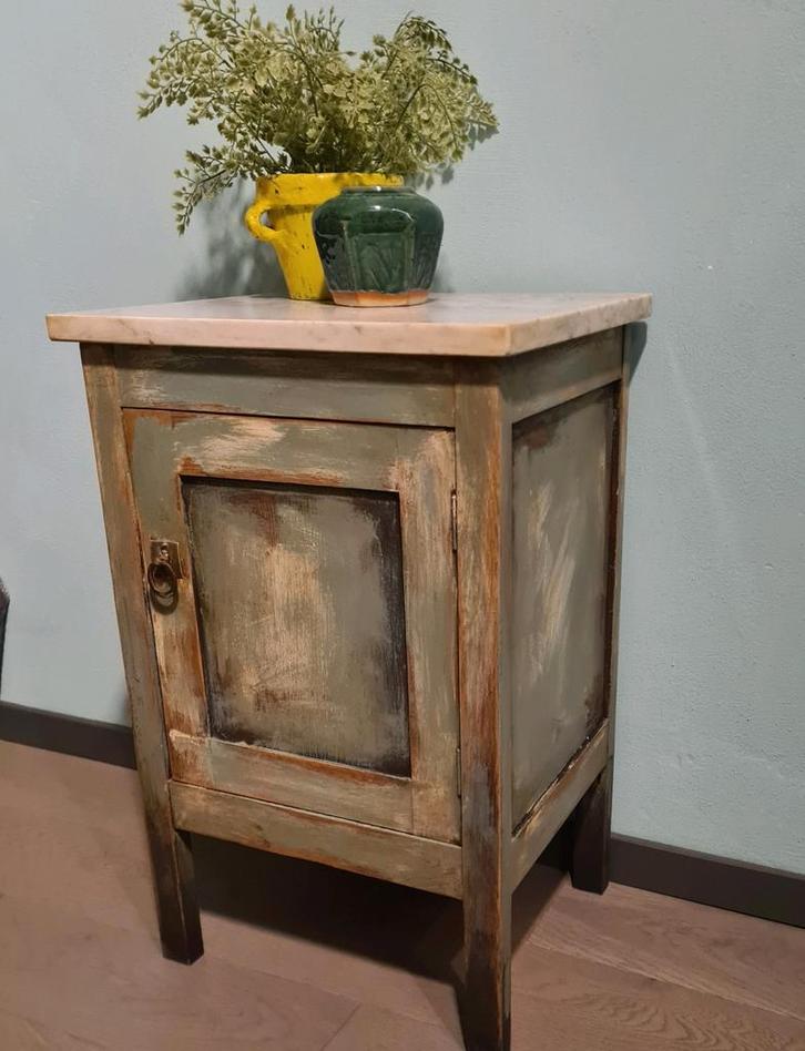 Vintage nachtkastje halkastje bijzettafel bijzetkastje, Huis en Inrichting, Slaapkamer | Nachtkastjes, Ophalen