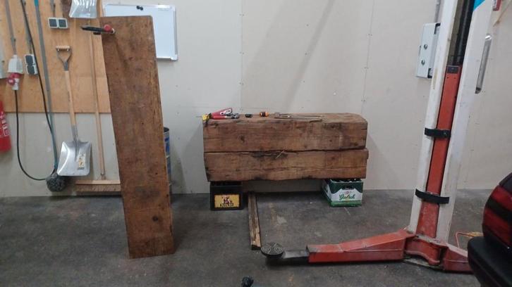 2 stukken bint van 1.5m bij 28x28cm, Doe-het-zelf en Verbouw, Hout en Planken, Gebruikt, Balk, Overige houtsoorten, Minder dan 200 cm