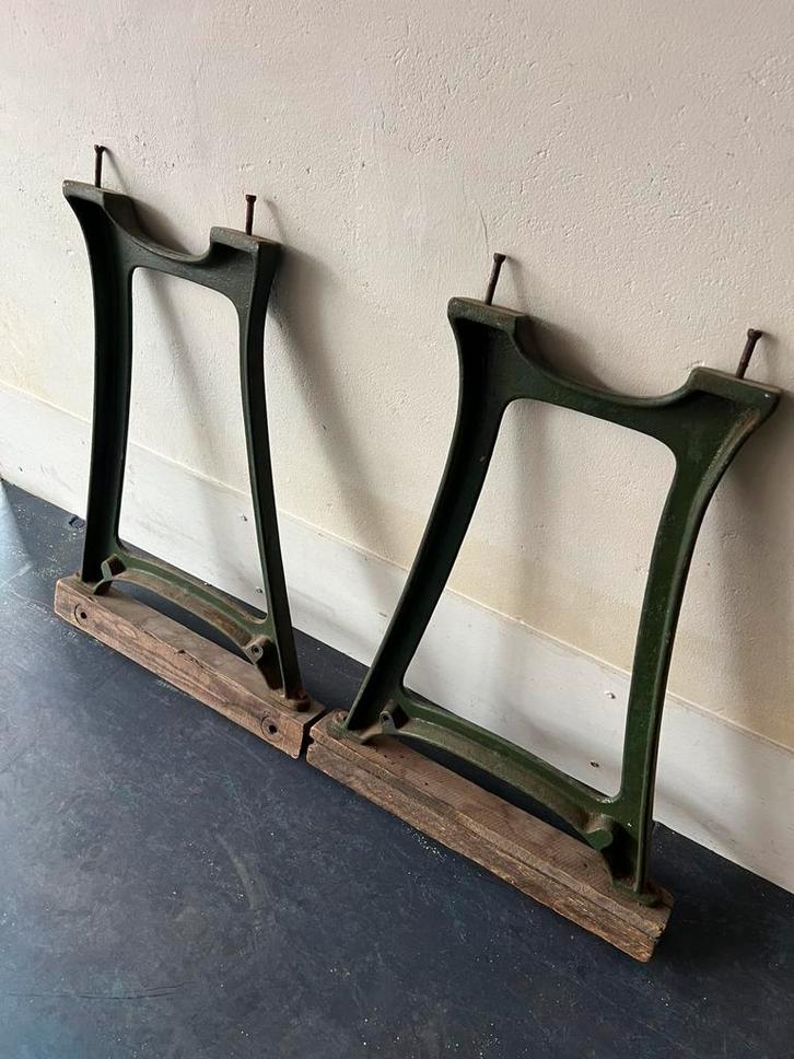 Zeer Zware Industriële Gietijzeren Poten Onderstel Tafel, Antiek en Kunst, Curiosa en Brocante, Ophalen