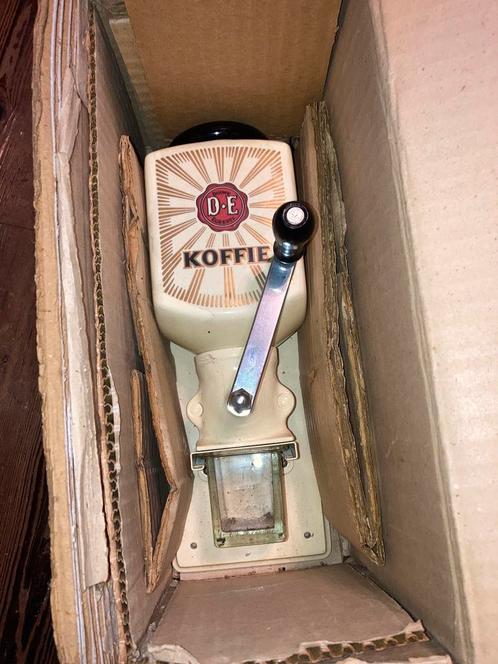 Vintage koffiemolen bijna Nieuwstaat  DE crème, Antiek en Kunst, Antiek | Keukenbenodigdheden, Ophalen