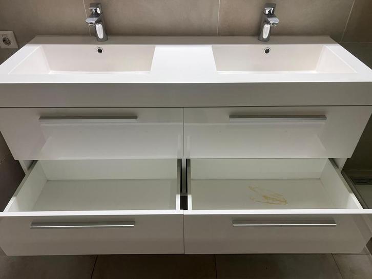 Mooie dubbele wastafel in zeer goede staat, Huis en Inrichting, Badkamer | Badkamermeubels, Zo goed als nieuw, Wasbak of Wastafel