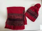 Rode gebreide muts met pompon-Sisley, Hoed, Sisley, Zo goed als nieuw, One size fits all
