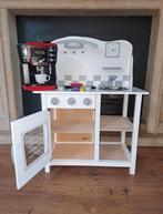 Leuke speelkeuken met een koffiezetapparaat, Ophalen