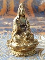 Mooi zwaar oud Ooster brons beeldje van Guan Yin op lotus., Antiek en Kunst, Ophalen of Verzenden