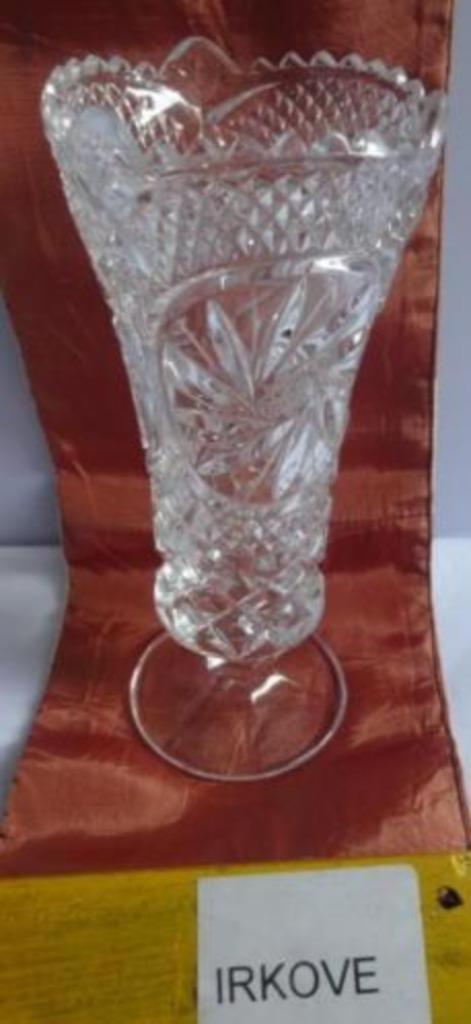 KRISTAL VAASJE nr. 27 * OP VOET STERSLIJPSEL * 17 cm *, Antiek en Kunst, Antiek | Glas en Kristal, Verzenden