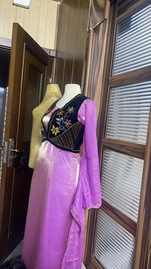 Prachtige Koerdische jurk, Kleding | Dames, Gelegenheidskleding, Nieuw, Overige typen, Maat 38/40 (M), Paars, Ophalen of Verzenden