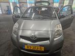 Toyota Yaris 1.0 12V Vvt-i 3DR Terra 2009 Grijs, Auto's, Voorwielaandrijving, 532 kg, 750 kg, 965 kg