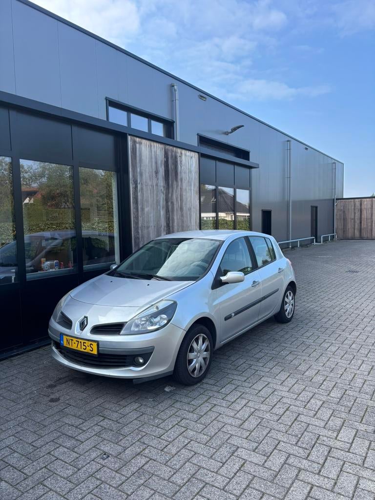 Renault Clio 1.2 16V 55KW 5-DRS E4 2006 Grijs, Auto's, Renault, Particulier, Clio, Benzine, B, Hatchback, Handgeschakeld, Geïmporteerd