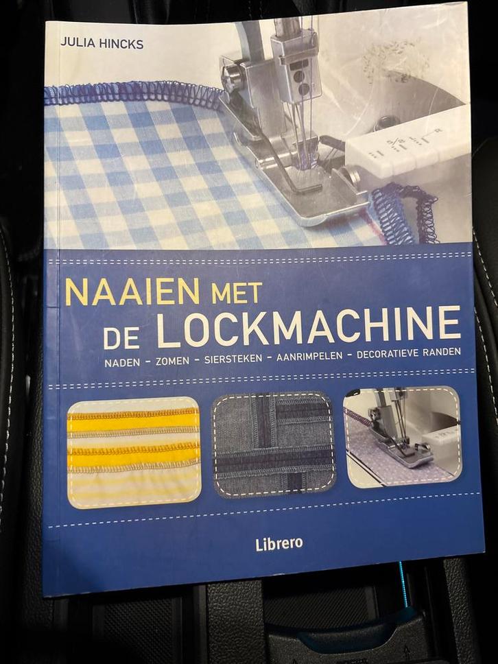 Naaien met een Lockmachine - Julia Hincks, Boeken, Hobby en Vrije tijd, Gelezen, Borduren en Naaien, Ophalen of Verzenden