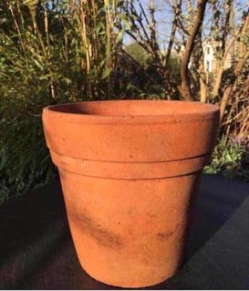 Oud Hollandse terracotta bloempot uniek handwerk 22,5cm beschikbaar voor biedingen