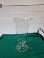 Vaas trompet vorm op voet glas, Huis en Inrichting, Woonaccessoires | Vazen, Ophalen of Verzenden, 'T Olde Gre-j, Info@toldegrej.nl