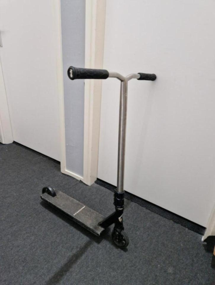 custom stuntstep, Fietsen en Brommers, Steps, Zo goed als nieuw, Gewone step, Ophalen