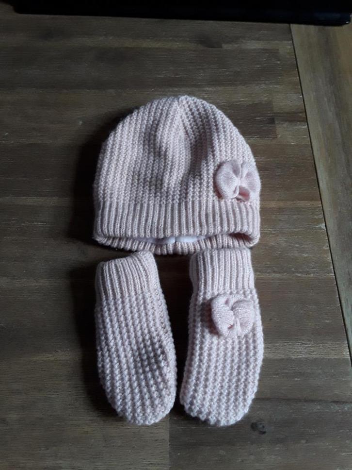 Licht roze muts en wantjes Zgan 6 tot 12 maanden, Kinderen en Baby's, Babykleding | Mutsen, Sjaals en Wanten, Zo goed als nieuw