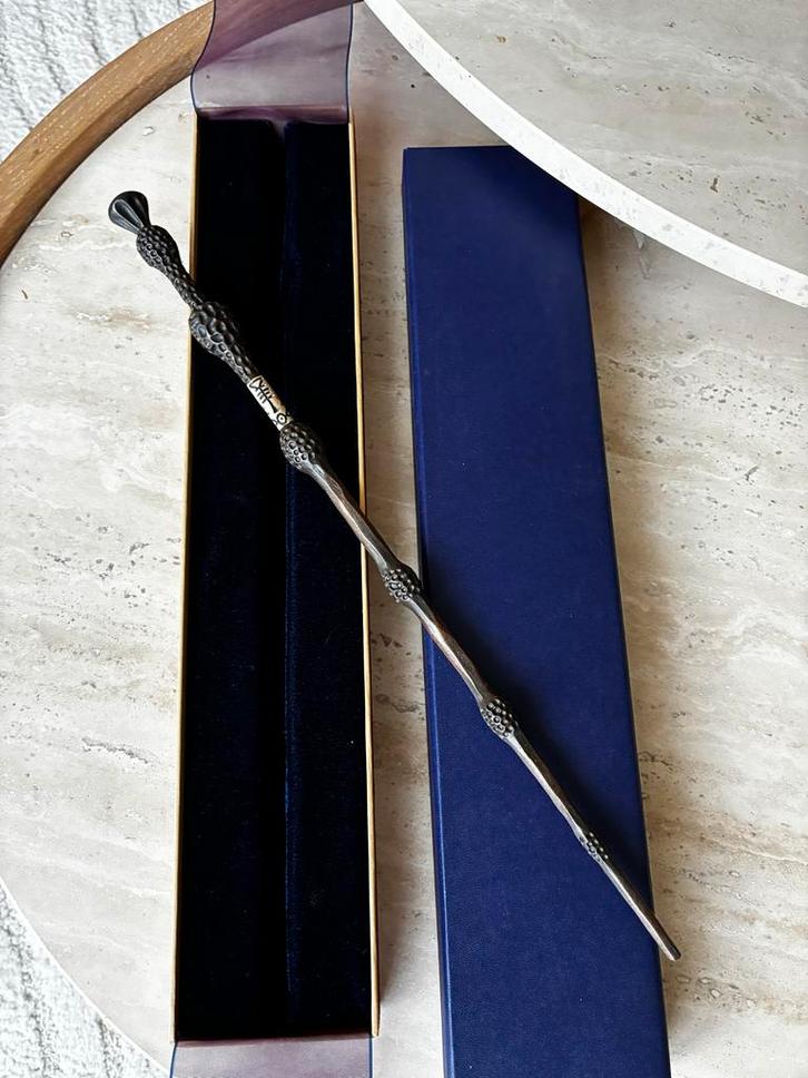 Harry Potter - Zegevlier Toverstaf (Elder Wand), Verzamelen, Poppetjes en Figuurtjes, Zo goed als nieuw, Ophalen of Verzenden