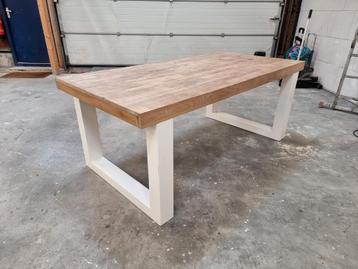 Robuuste Landelijke Tafel beschikbaar voor biedingen