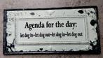 Grappig Wandbord - Agenda voor de Dag, Huis en Inrichting, Woonaccessoires | Wanddecoraties, Ophalen of Verzenden, Gebruikt