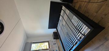 Bedframe malm 180x200/2 lattenbodems/2 nachtkastjes beschikbaar voor biedingen