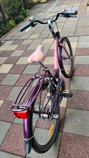 Paarse Damesfiets - Gebruikt beschikbaar voor biedingen
