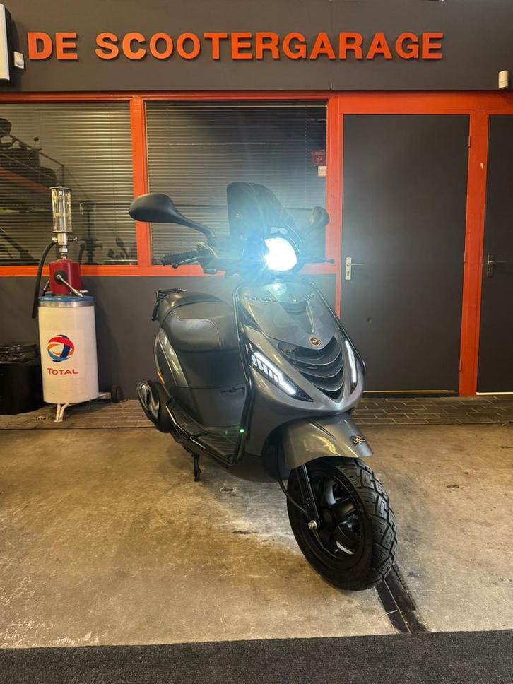 Piaggio Zip brom 45km e3 SP Full 2015 Agaat Grijs, Fietsen en Brommers, Scooters | Piaggio, Gebruikt, Zip, Maximaal 45 km/u, Benzine