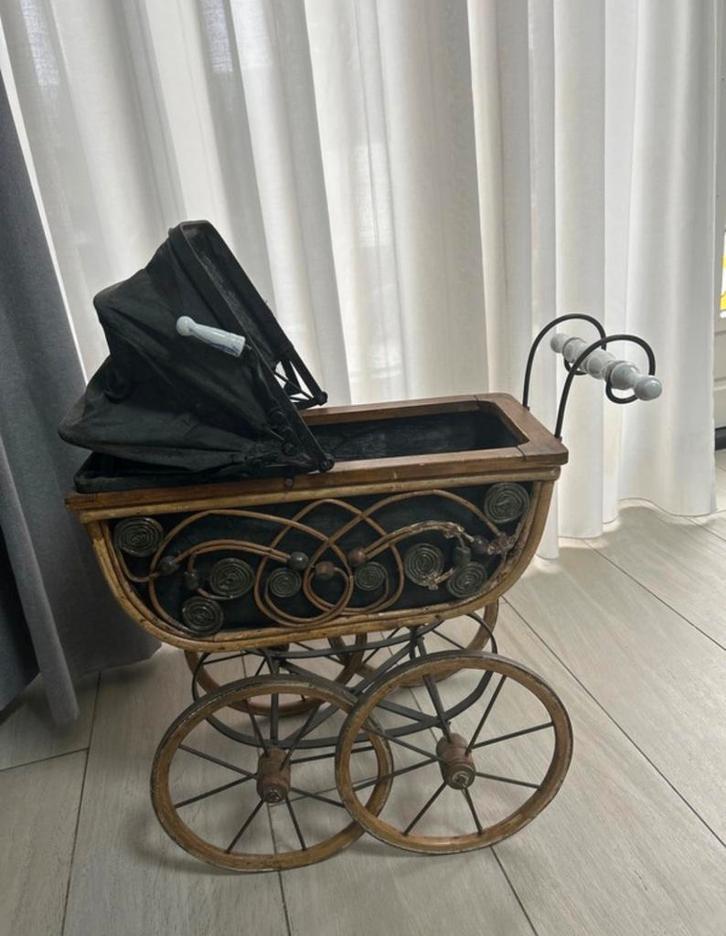Antieke  poppenwagen, Antiek en Kunst, Antiek | Speelgoed, Ophalen of Verzenden