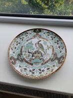 Zgan wand bord 26,5 cm Saji Imari Japan pauw goud groen wit, Antiek en Kunst, Antiek | Servies los, Verzenden
