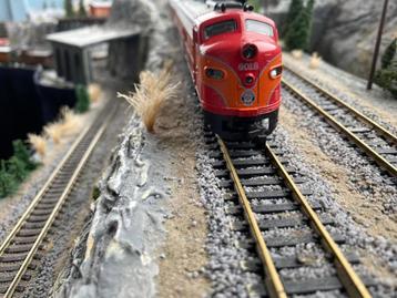 SOUTHERN PACIFIC E8 USA DIESEL LOCOMOTIVE set H0 beschikbaar voor biedingen