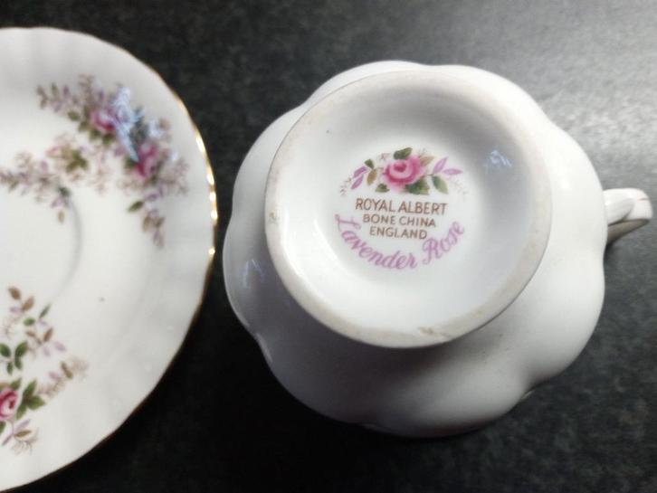 6 kopjes lavender rose royal albert, Verzamelen, Porselein, Kristal en Bestek, Zo goed als nieuw, Kop en/of schotel, Porselein