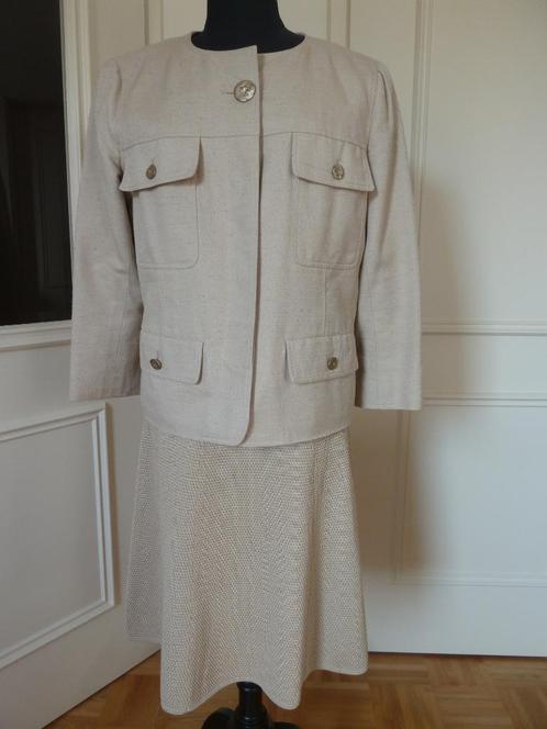 Chanel Paris authentiek zuiver zijden mantelpak rok + jasje, Kleding | Dames, Jasjes, Kostuums en Pakken, Zo goed als nieuw, Kostuum of Pak