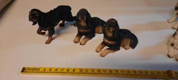 diverse hondenbeeldjes beschikbaar voor biedingen