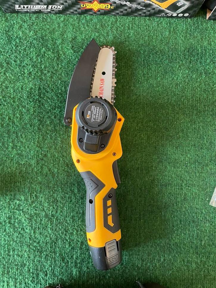 OPRUIMING ! Mini kettingzaag met 2 accu’s, Tuin en Terras, Hand-tuingereedschap, Nieuw, Ophalen