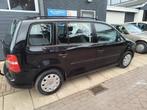 Volkswagen Touran 1.6 Athene nieuwe APK, grote beurt en airc, Stof, 4 cilinders, Zwart, Origineel Nederlands