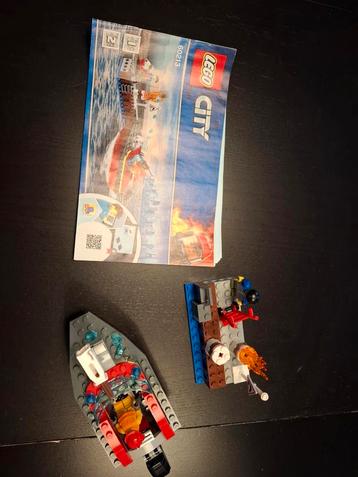 LEGO City 60213 Brand aan de kade beschikbaar voor biedingen