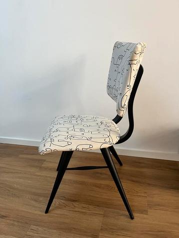 Chair beschikbaar voor biedingen