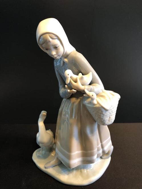 Lladro porselein Shepherdess With Ducks (Reyshof), Antiek en Kunst, Antiek | Porselein, Ophalen of Verzenden