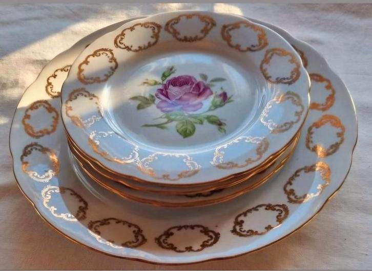 Moritz Zdekauer Czechoslovakia MZ borden roze roosjes gouden, Antiek en Kunst, Antiek | Servies los, Ophalen of Verzenden
